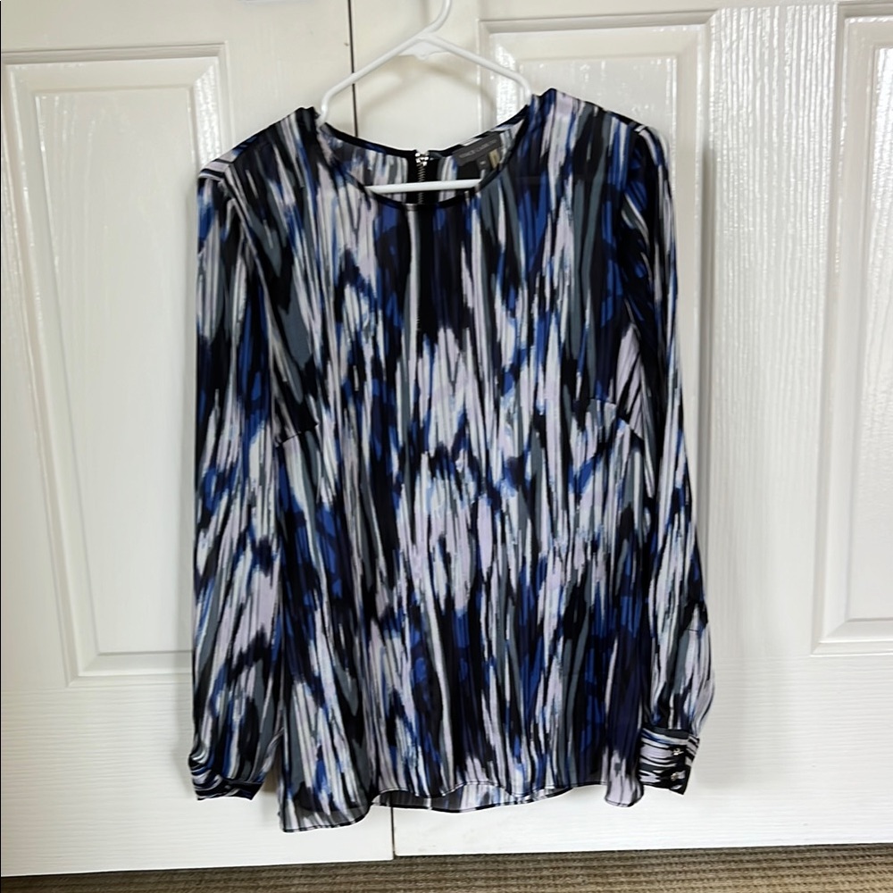 Blue long sleeve relaxed graphic blouse with crew neck